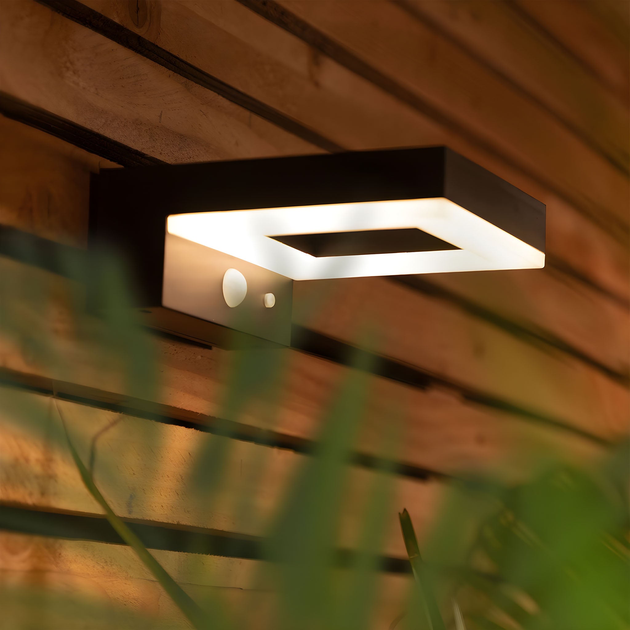 Eclipse solar lamp